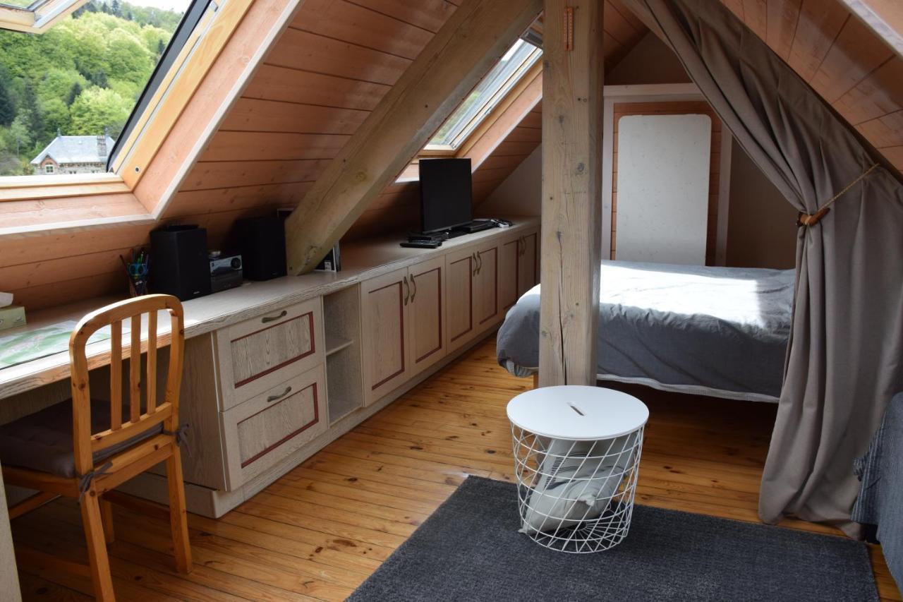 Petit Duplex De Charme Sous Les Toits Du Mont-dore Apartment